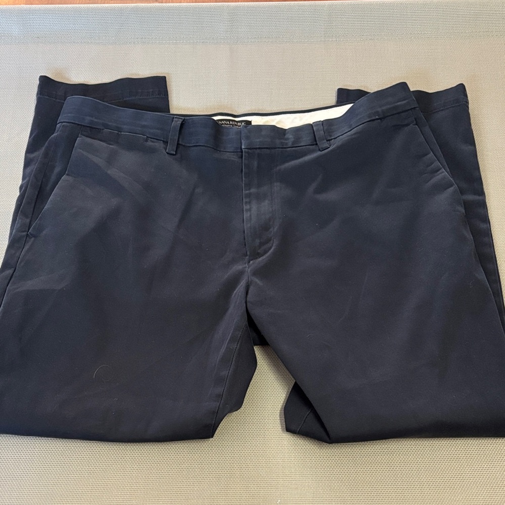Banana Republic Men's Navy mason athletic tapered fit sz 38W 30L cotton Chinos